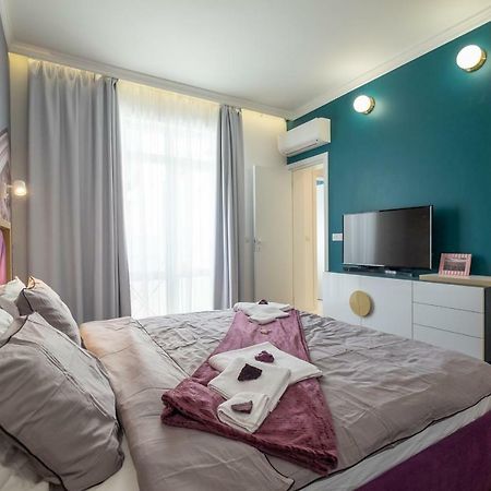 Vitosha Blvd 3-Bedroom, 2-Bathroom Lux Suite Sofia Esterno foto