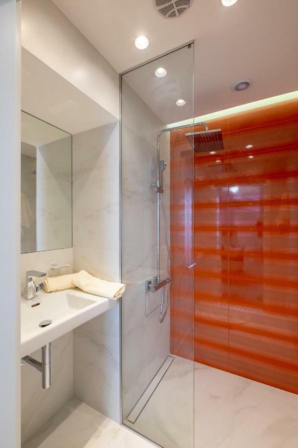 Vitosha Blvd 3-Bedroom, 2-Bathroom Lux Suite Sofia Esterno foto