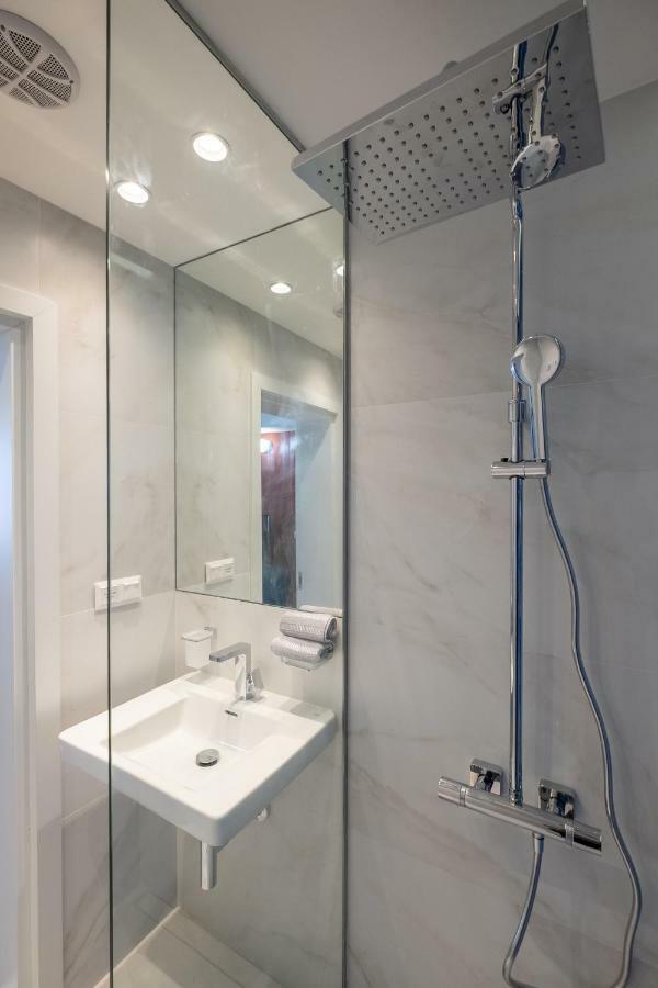 Vitosha Blvd 3-Bedroom, 2-Bathroom Lux Suite Sofia Esterno foto
