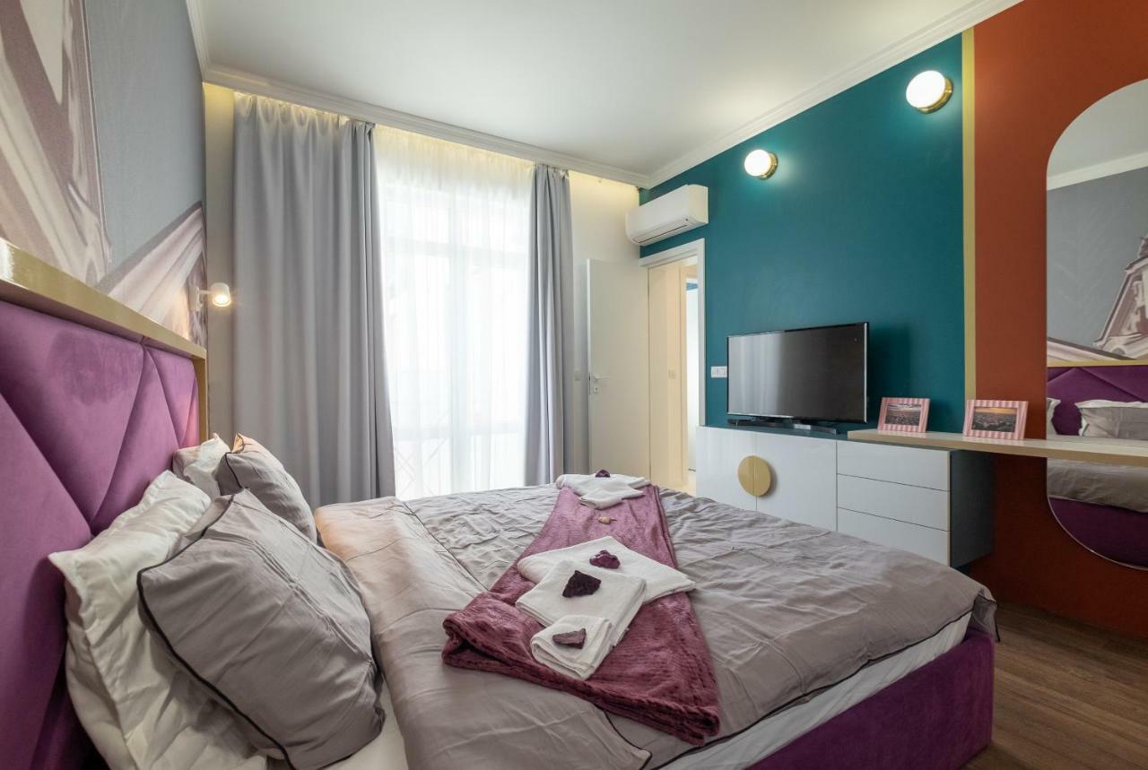 Vitosha Blvd 3-Bedroom, 2-Bathroom Lux Suite Sofia Esterno foto