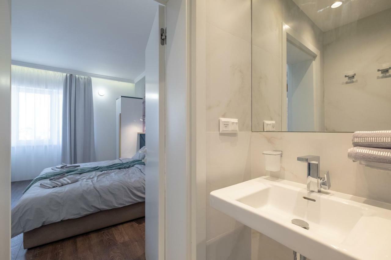 Vitosha Blvd 3-Bedroom, 2-Bathroom Lux Suite Sofia Esterno foto
